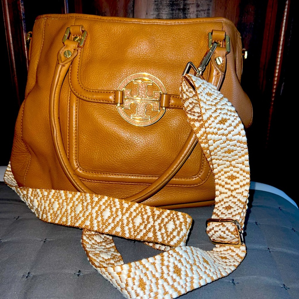 Gorgeous Tory Burch Camel Handbag